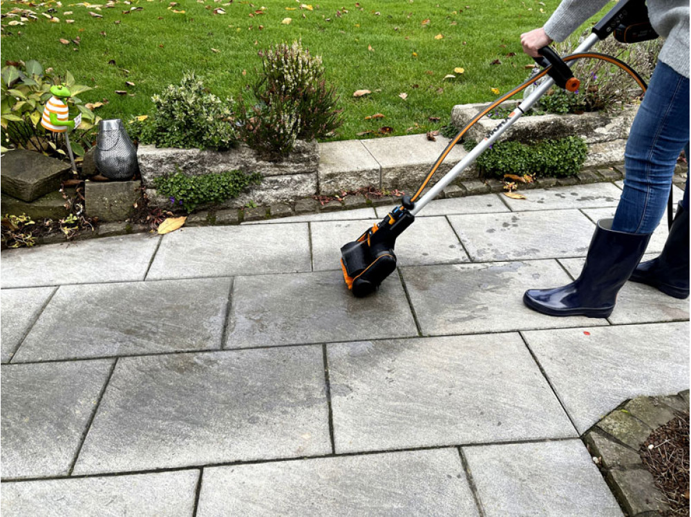 Щетка для чистки дорожек WORX WG441E